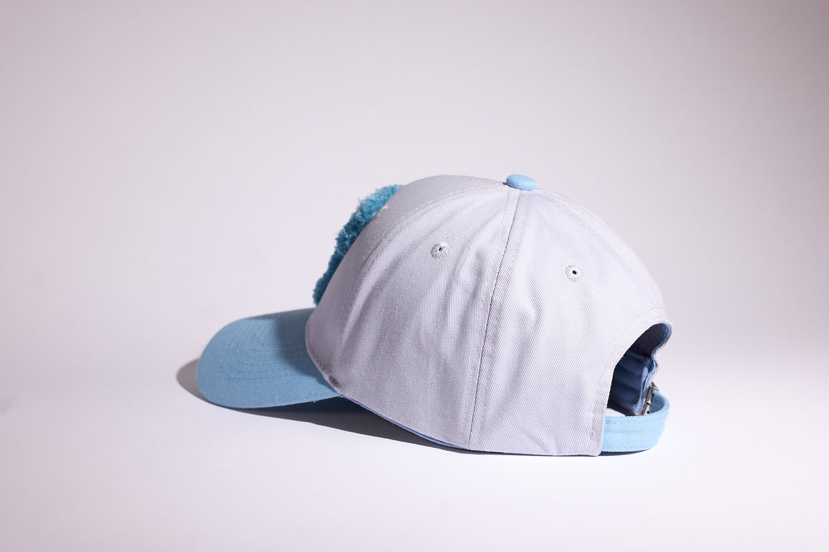 CAP 016 — casquette baseball en coton gris perle et bleu ciel au tuft bleu ciel — Tufting Studio, Paris (vue 4)