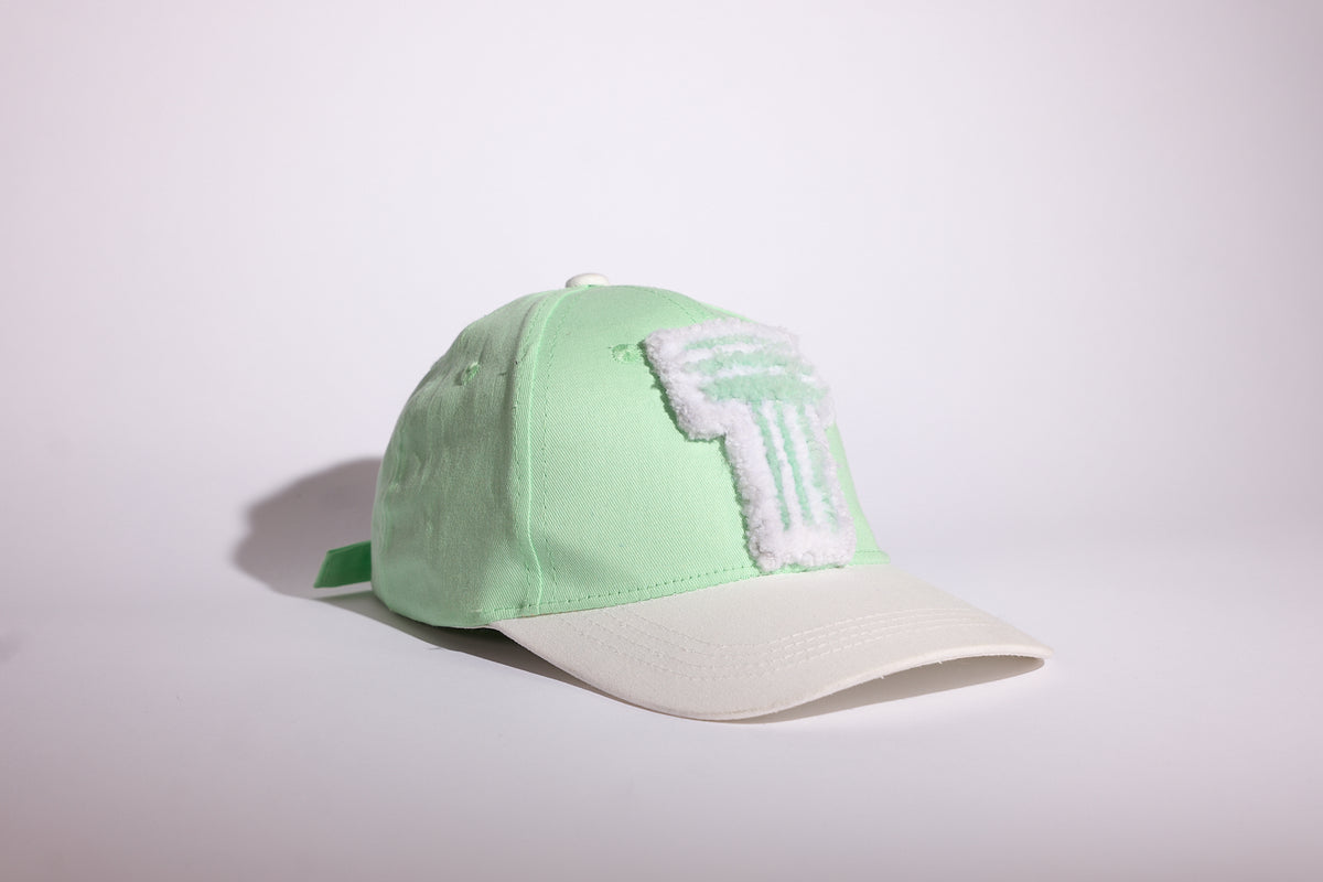 CAP 014 — casquette baseball en coton vert amande et écru au tuft blanc cassé, tuftée main par Ninon Dechavanne, pièce unique 14/30
