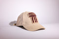 CAP 000 — casquette baseball en velours côtelé sable au tuft bordeaux profond et écru, tuftée main par Ninon Dechavanne, pièce hors-série