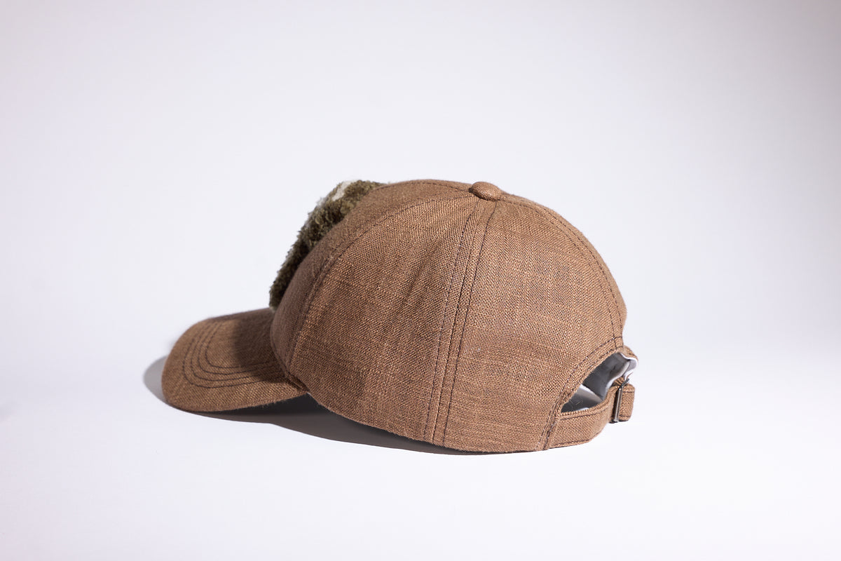 CAP 009 — casquette baseball en lin brun châtaigne au tuft kaki et écru — Tufting Studio, Paris (vue 2)