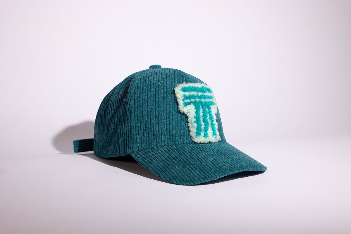 CAP 022 — casquette baseball en velours côtelé vert canard au tuft vert d'eau et blanc, tuftée main par Ninon Dechavanne, pièce unique 22/30