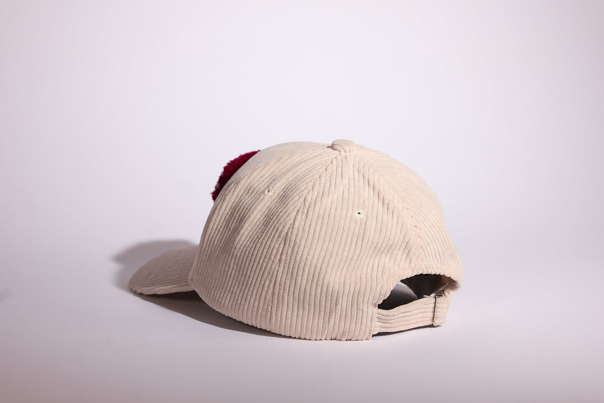 CAP 024 — casquette baseball en velours côtelé écru au tuft bordeaux et écru — Tufting Studio, Paris (vue 2)