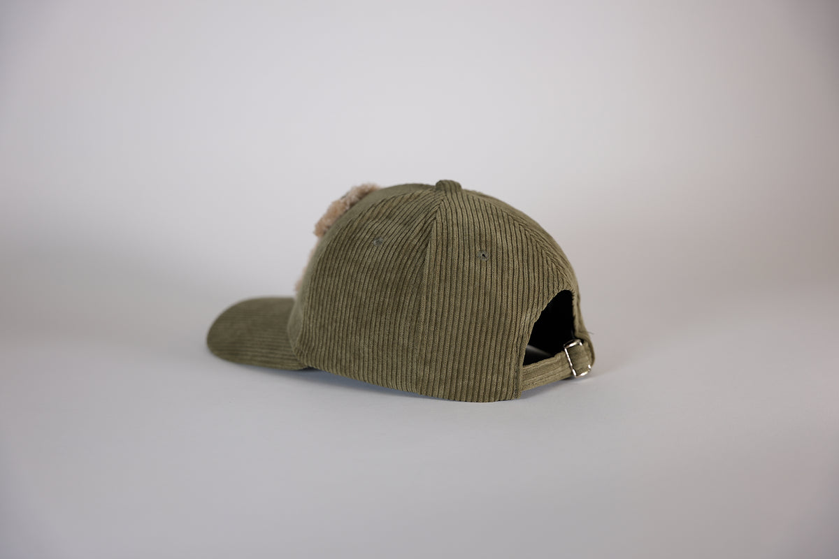 CAP 028 — casquette baseball en velours côtelé vert kaki au tuft beige écru — Tufting Studio, Paris (vue 3)