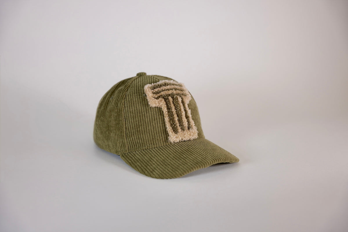 CAP 028 — casquette baseball en velours côtelé vert kaki au tuft beige écru, tuftée main par Ninon Dechavanne, pièce unique 28/30