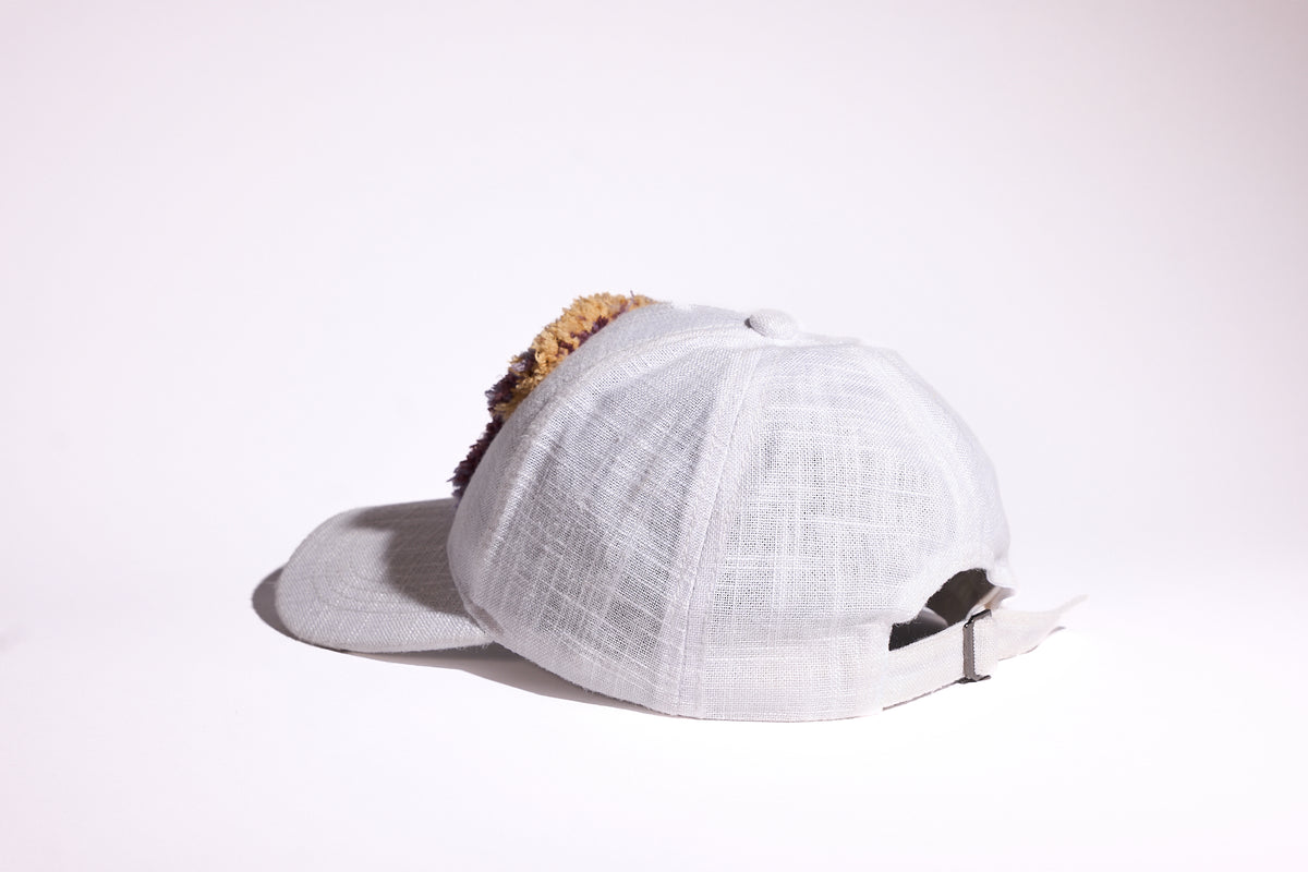 CAP 008 — casquette baseball en lin blanc au tuft parme, abricot et doré — Tufting Studio, Paris (vue 2)