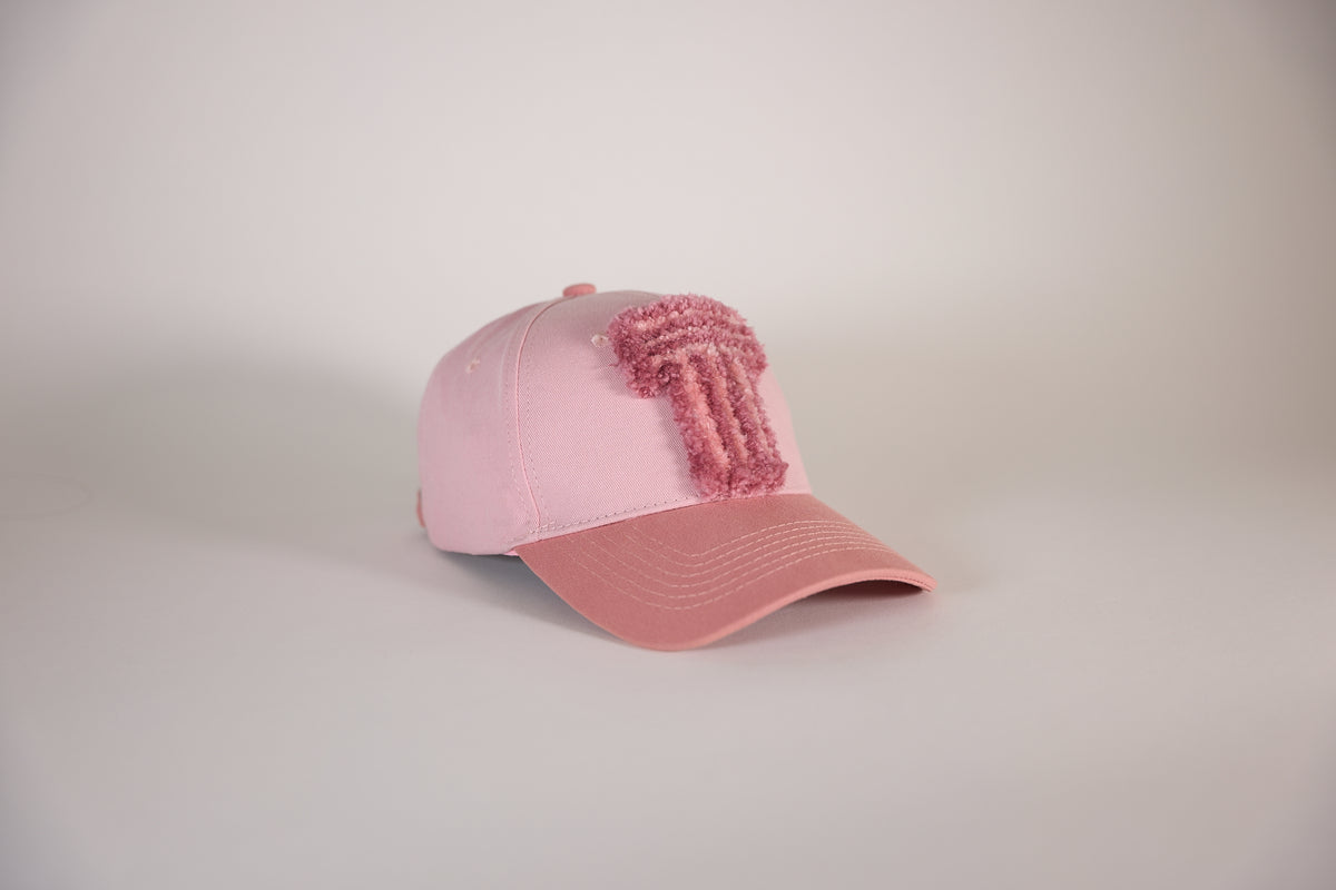 CAP 018 — casquette baseball en coton rose pâle et vieux rose au tuft rose framboise, tuftée main par Ninon Dechavanne, pièce unique 18/30